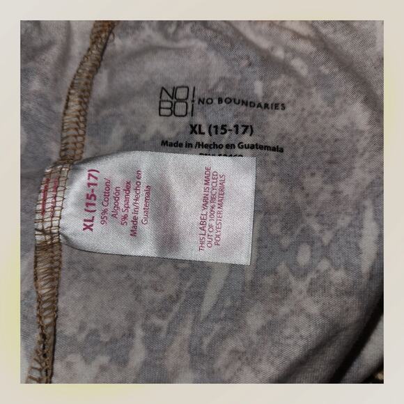 Chic Snake Print Capri Set with Black Oversized Top! - Picture 9 of 9